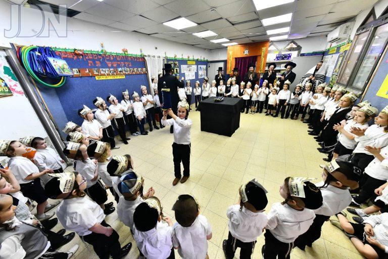 ת''ת שומרי אמונים הכנסת ס''ת שבועות (41)
