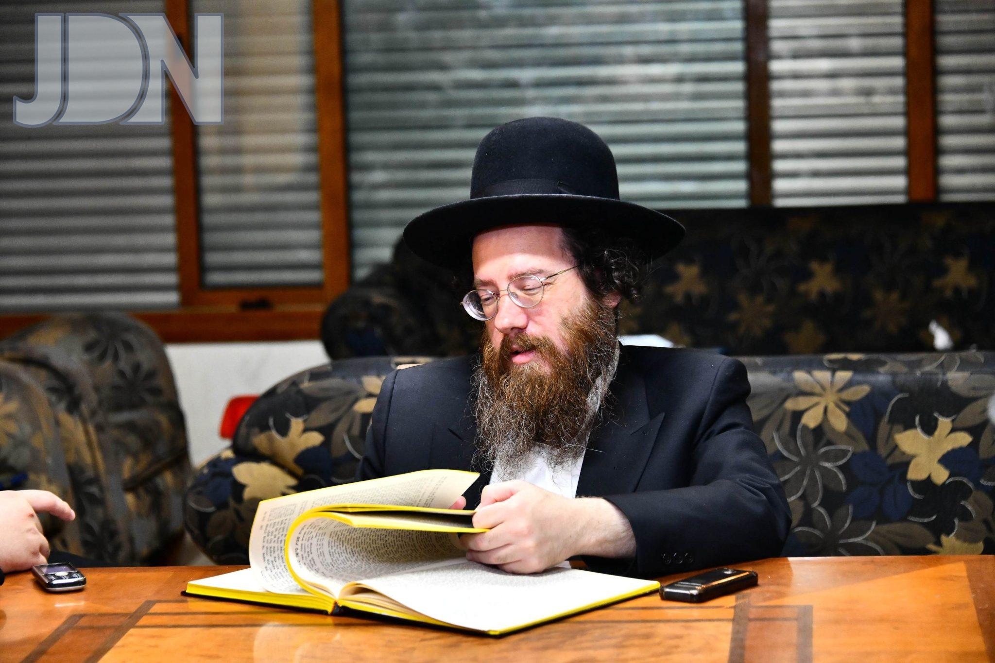 הגאון רבי עמרם פריד הכריע: מתי קוראים את המגילה בעזה, ובשאר הארץ?