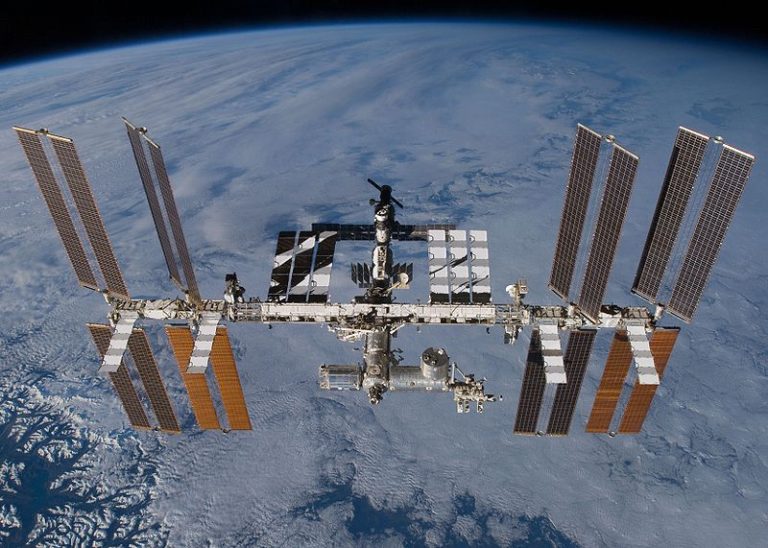 800px-ISS_ULF3_STS-129