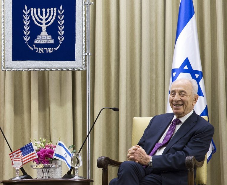 SecDef_visits_Israel_-_May_15-16,_2014_140516-D-BW835-365_(14197786624)_(cropped-03)