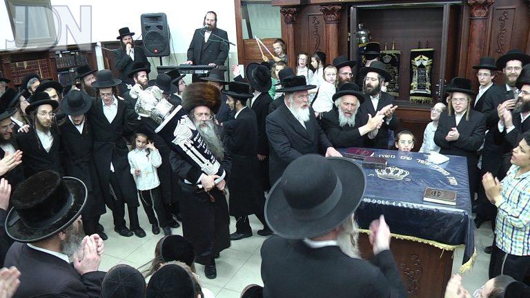 אופלע הכנסת ס''ת (3)