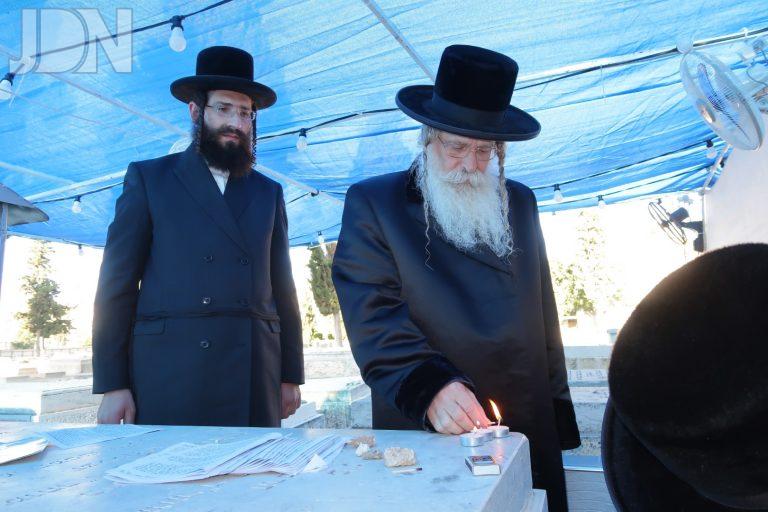 בהדלקת נרות