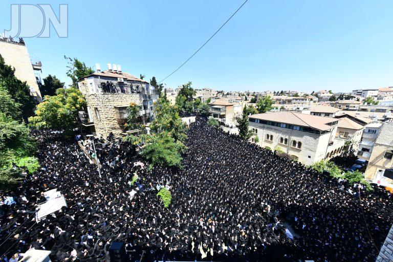 גאב''ד ירושלים זצ''ל הלוייה לרר (17)