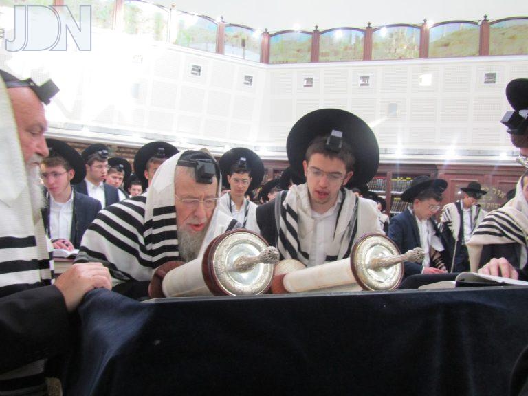 הגר''א גורביץ שחרית בהר נוף (2)