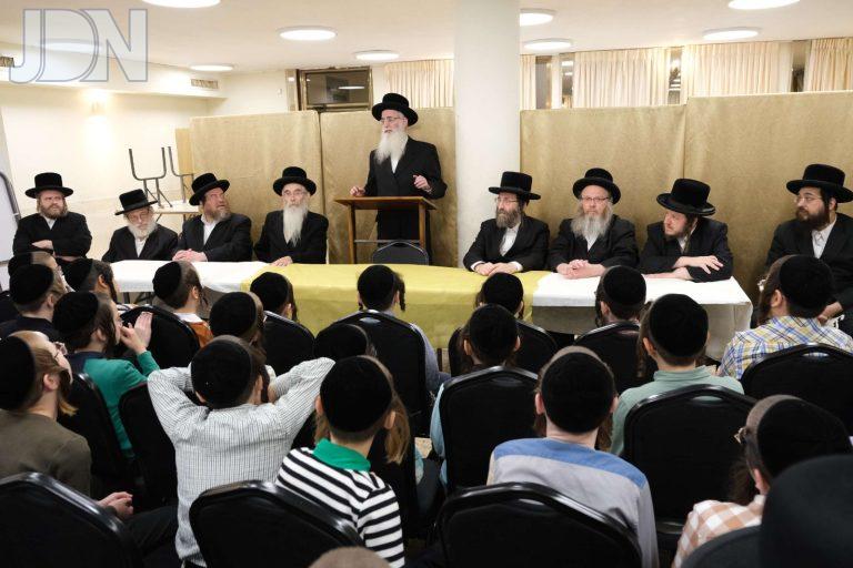 הרב פלאגער באבוב בארה''ק (25)