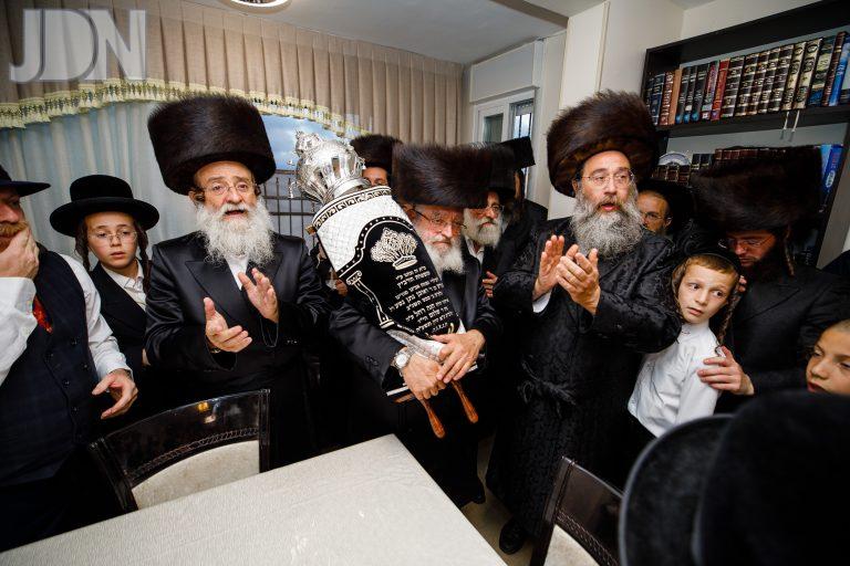 חב''ד ביתר הכנסת ס''ת (31)