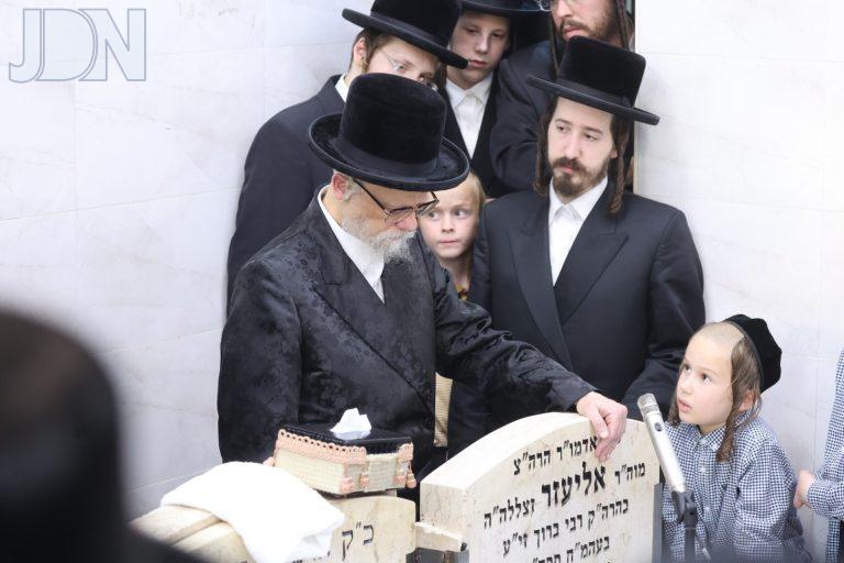 סערט ויז'ניץ בציון אביו זצ''ל (24)