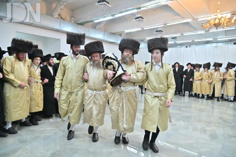 תולדות אברהם יצחק ביתר הכנסת ס''ת (11)