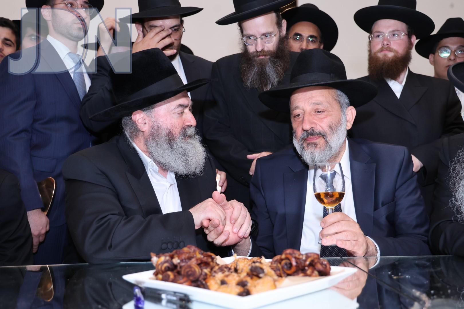 האדמו"ר רבי יקותיאל אבוחצירא נגד מודעות התמיכה באמסלם: "שקר מוחלט, לא יצאה חתימה!"