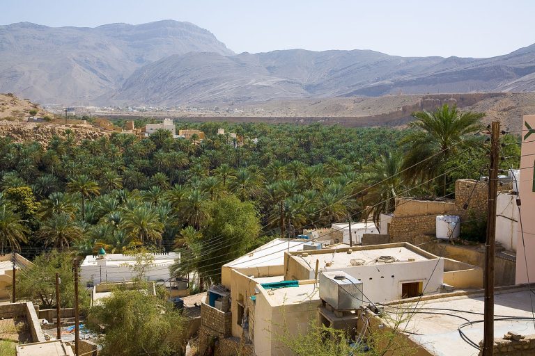 1280px-Oman_view