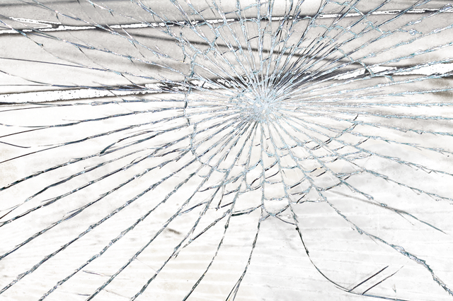 broken-glass-g526bae165_640