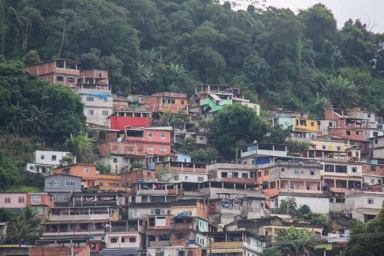 favela-4288011_960_720