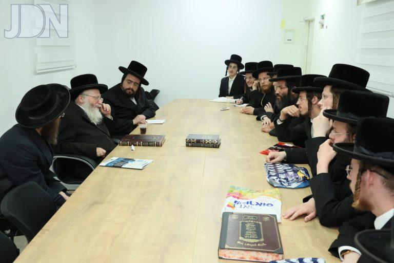 כולל ראחמסטריווקא אצל הגר''ח וייס ביתר (5)