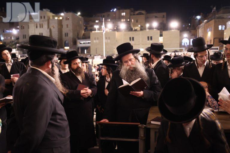 לעלוב בכותל מוצאי תשעה באב (2)