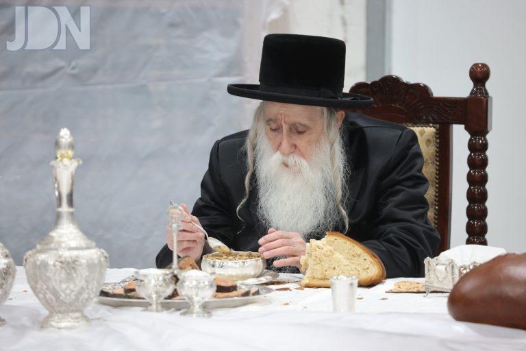 מכנובקא בעלזא טיש יארצייט (1)