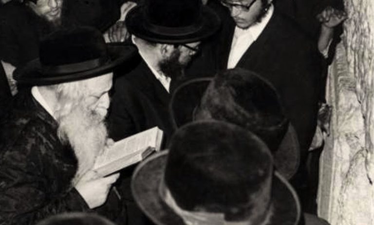 צאנז קלויזנבורג הכותל
