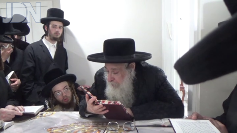 צאנז קלויזענבורג תשעה באב (5)