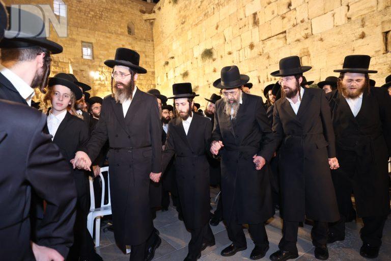 תולדות יהודה בכותל מוצאי תשעה באב (2)