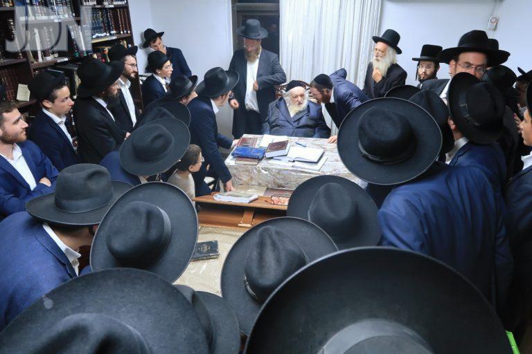 תלמידי אור אלחנן אצל הגר''מ שטרנבוך (1)