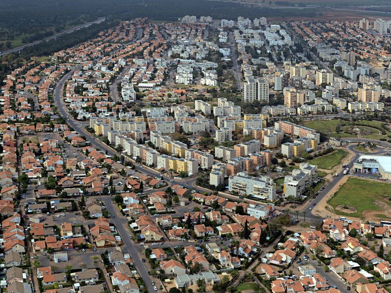 1280px-PikiWiki_Israel_16194_kiryat_gat