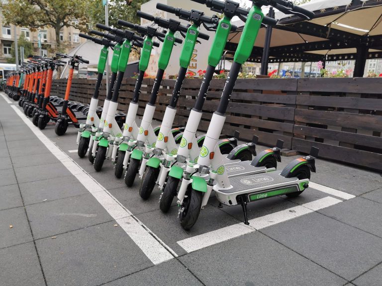 e-scooter-4496668_1920