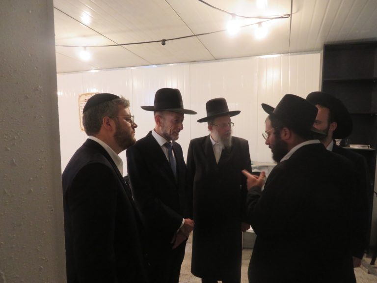 הרב מקלב בבית שני החדש בבית הכנסת אהבת תורה