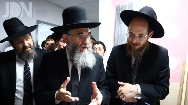 מורינו ראש הישיבה נושא דברים במעמד