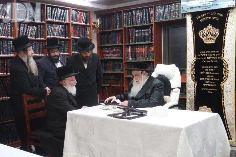 צאנז קבלת קהל בביתר (4)