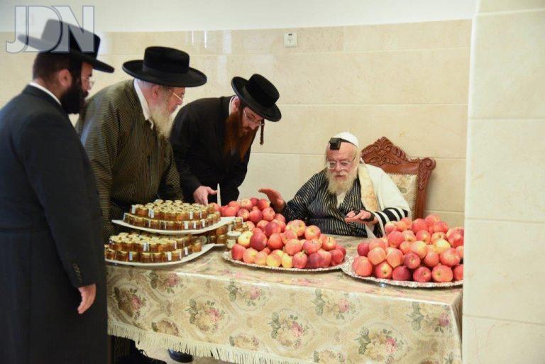 תולדות אהרן בית לפליטות (1)