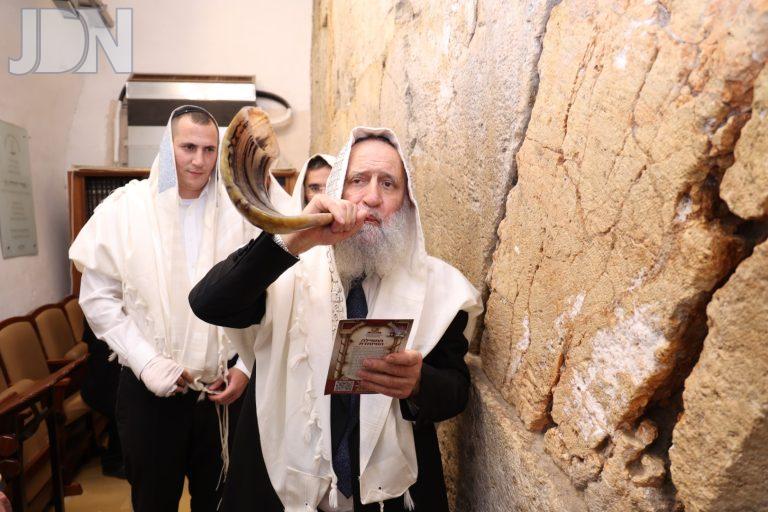 הרב אלבז בכותל (9)