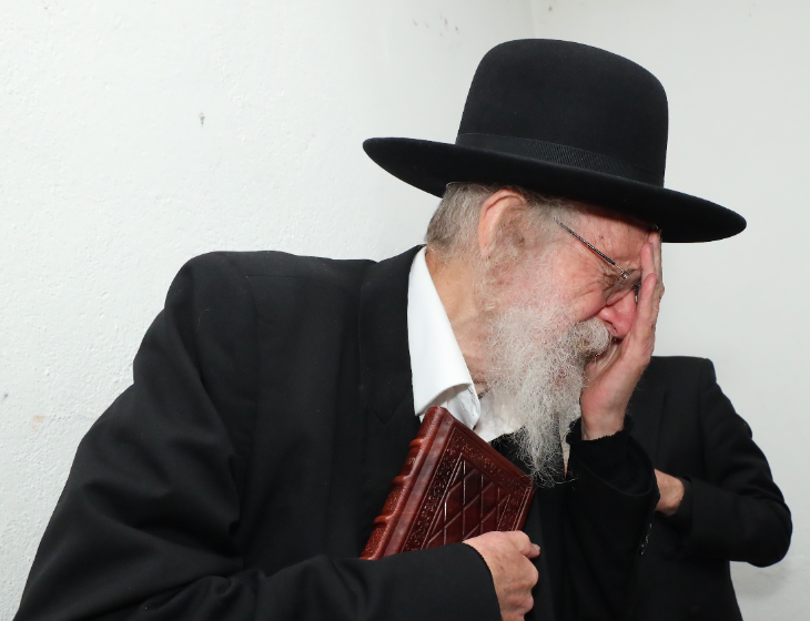 הרב גלאי בתפילה על תורמי קופת העיר