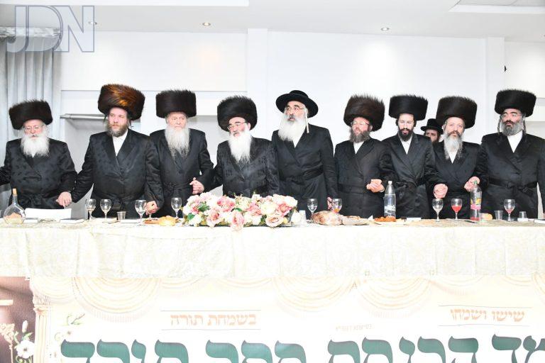 ויז'ניץ חיפה פרוכטר הכנסת ס''ת (15)