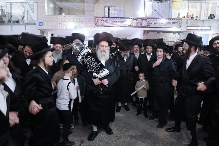ויז'ניץ מודיעין עילית הכנסת ס''ת (5)