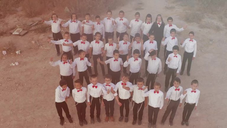 מה גדלו - מקהלת פרחי שמיים Mah Gadlu - Pirchei Shomayim Boy's Choir_Moment