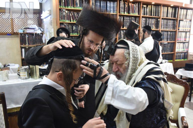 נאראל הנחת תפילין לנין (7)
