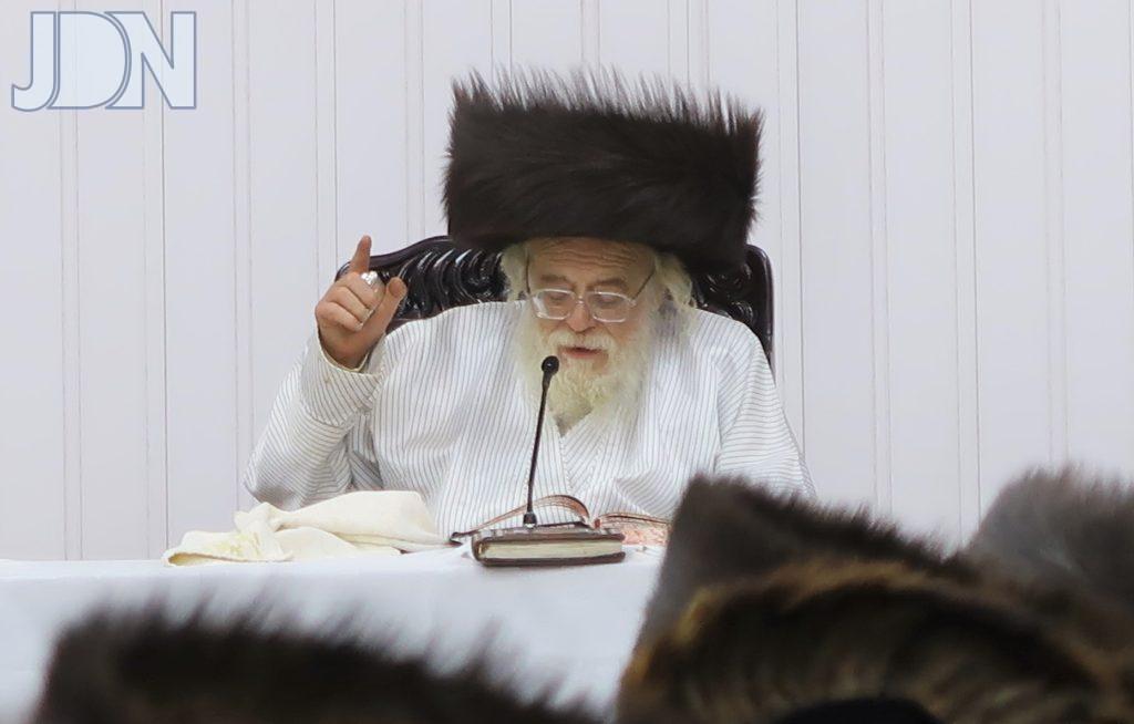 המשא החריף של הרבי מתולדות אהרן לבחורים: חתונות, עישון ושמירת עיניים במשפחה