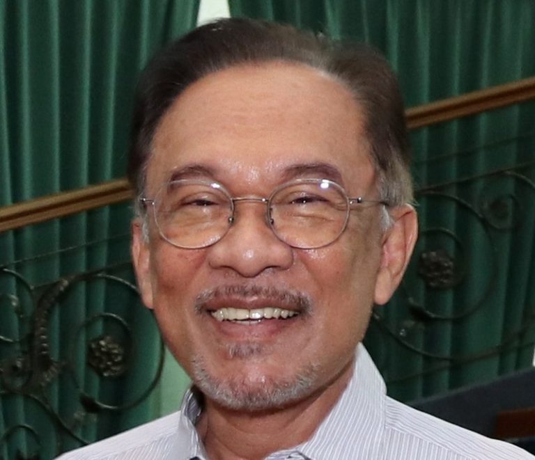 Anwar_Ibrahim_(cropped_1)