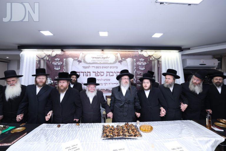 ביאלא ב''ב הכנסת ס''ת (7)