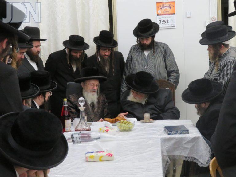 האדמו''ר מוא''י בביקור אצל האדמו''ר מקאליש (5)