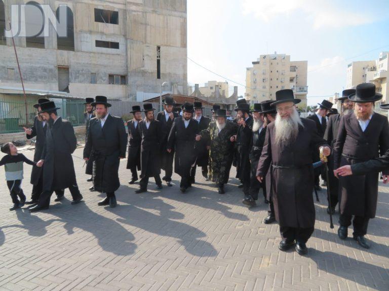 ויז'ניץ בביקור באלעד (15)