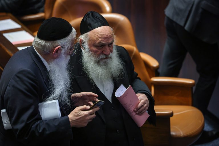 20221226213440_NOAM6598