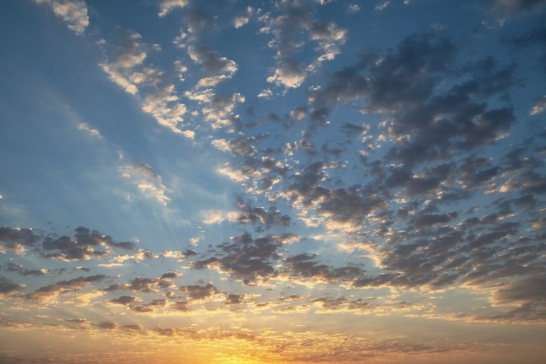 clouds-g8ccf03b53_1920