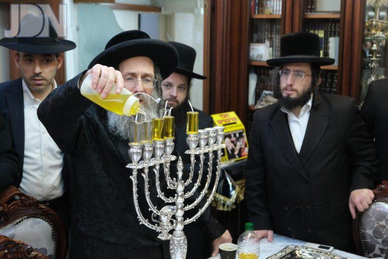 בידרמן הדלקת נרות חנוכה (2)