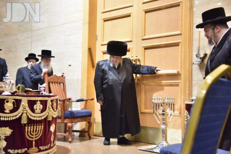 בעלזא חנוכה פג נר א (3)