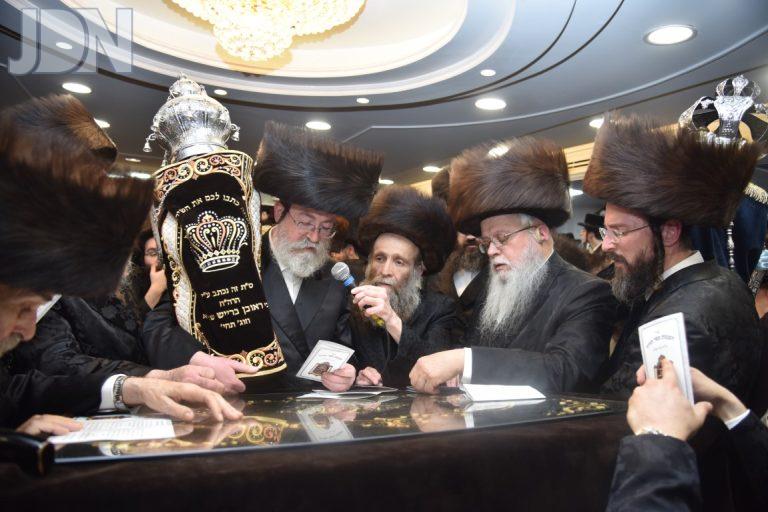 הכנסת ס''ת בעלזא ב''ב הרב ראובן ברייש (5)