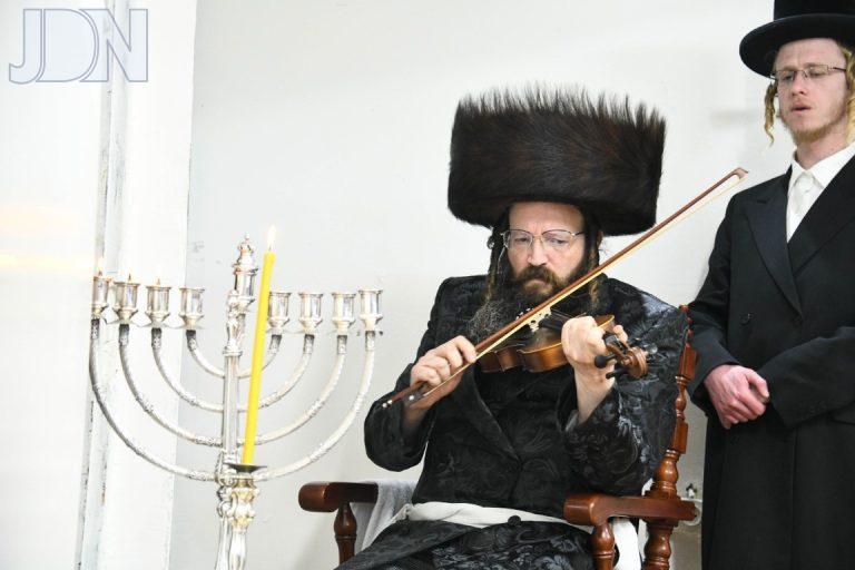 זוטשקא ירושלים הדלקת נרות חנוכה (8)