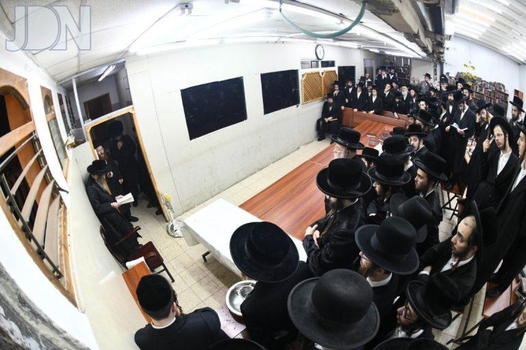 לעלוב ניקלשבורג הדלקת נרות חנוכה (8)
