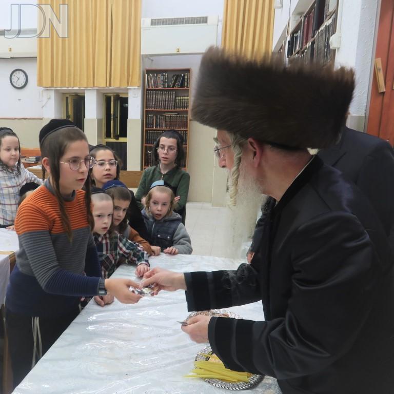 מעליץ הדלקת נרות חנוכה (10)