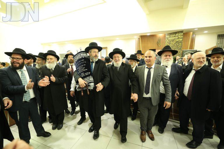 מעמד הכנסת ספר תורה הרב הראשי - צילום שלומי כהן (33)