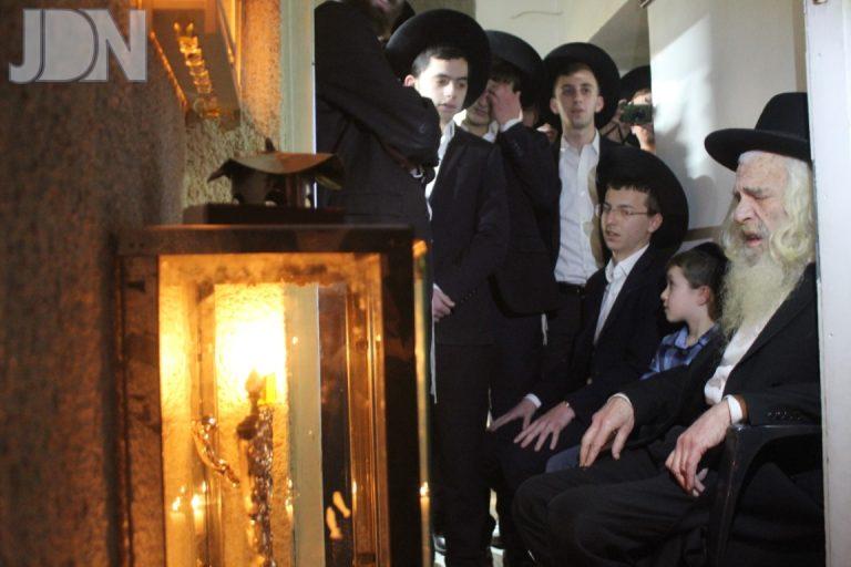 רבי אשר דויטש חנוכה פג (3)
